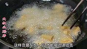 2块钱做一盘浇汁豆腐，外焦里嫩，汤汁鲜香，出锅连汤汁都不剩