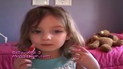 [搞笑]3岁的贝拉偷偷化妆