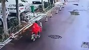 “长辫花衣女子”疯狂偷快递 警方追踪一个多月发现是男的
