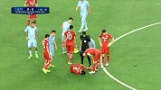 亚冠-17赛季-16强次回合-第9分钟受伤 拉米雷斯蔡慧康飞铲对脚 上港兽腰受伤倒地难以坚持-花絮