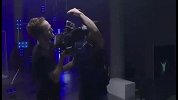 蠢萌苏牙 帮记者拿摄像机手滑险些扔掉