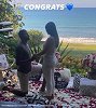 直击保罗-乔治求婚现场 爱妻秀大钻戒泡椒请来乐队助兴
