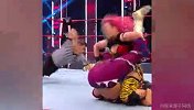 奇怪的姿势增加了！女子WWE这招必杀终结谁顶得住