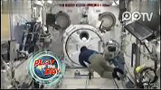 大开眼界 看宇航员怎样在太空玩棒球-真九尾狐
