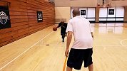 篮球-13年-Under Armour芝加哥训练营：晃肩过人&胯下变向训练-专题