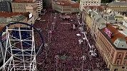 50万球迷走上萨格勒布街头 克罗地亚12%人口迎接国家英雄