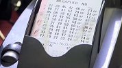 女子第一次买彩票就中奖2.4亿 激动得浑身发抖还继续上班
