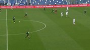 第50分钟萨索洛球员贝拉尔迪射门