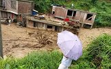 广西柳州一座木房被山洪冲毁 造成4死2伤1失联