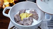 炖排骨汤的正确方法，简单又好吃的山药莲藕排骨汤，超级开胃