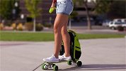 超方便的滑板背包，一口气狂奔14公里，一个按钮说走就走