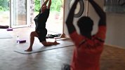 备战新赛季又有新花样 来看看斯旺西的瑜伽训练法