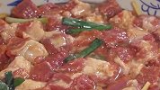 把猪肉放进锅里简单蒸一蒸，就能做出一道比烧烤还要好吃的美食！