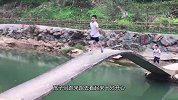 广西发现一座奇桥，超薄设计，走在上边双腿直发抖！