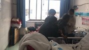 遭儿子活埋老人几近失明？知情人：老人有白内障视力不好但没失明