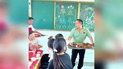 河南一小学4个毕业班摆20桌，请专业大厨做“大席”：全是硬菜