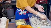 每晚都能给老板带来四位数收入的夜市小吃芋头酥究竟会有多美味