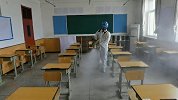 探访北京高考考点 现场消杀队员全副“武装”进行全面消杀