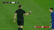 开场就犯错！若日尼奥踢人犯规 主裁上前警告
