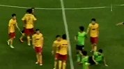 足球-13年-李东国交还球权轰世界波 门将主动乌龙赢尊重-新闻