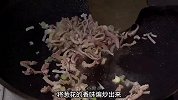 天凉就喜欢吃一碗热乎乎的白菜肉丝炝锅面，做法简单，营养又好吃