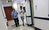 女子洗澡被闯入 自如：男室友不承认违法称已报警