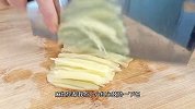 土豆丝不要老是炒着吃，像我这样凉拌，酸辣爽口，简单好吃又下饭