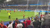 现场实拍尽管输球 赛后利物浦球迷仍尽情狂欢