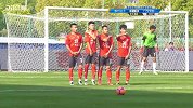 泰州获得绝佳任意球机会 文超主罚绕过人墙偏出立柱