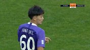 第23分钟天津泰达球员蒋圣龙(U21)黄牌