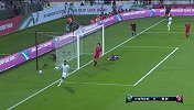 穆瓦拉德传中变吊门 李明国单掌将球挡出