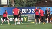 欧洲杯-16年-波兰赛前训练临时更换场地 对阵葡萄牙或面临鏖战-新闻