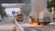 深圳2车追尾致货车起火司机当场身亡 目击者：这个车主烧死了