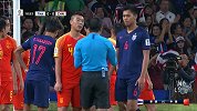 泰国发起角球轰炸被连续解围 提拉通长传禁区难有威胁