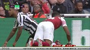 队友送出妙传 奥巴梅扬左路高速插上低射打偏