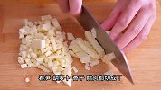 今天蒸了一锅春菜糯米饭，各种食材咸香软糯，做饭团早餐简单方便