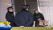 “豪放”女乘客车前小便拒付的士费