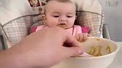 学学人家爸爸是怎么看孩子喂吃饭的