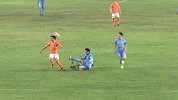 中国足协杯-17赛季-淘汰赛-第3轮-第27分钟犯规 宏兴附体！联盛悍将飞铲犯规 李昂抱腿痛苦倒地 -花絮