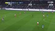 第63分钟斯特拉斯堡球员福法纳射门
