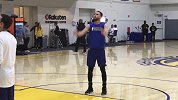 篮球-18年-库里脚绑护踝恢复投篮训练 最新战靴Curry5太抢镜-新闻