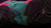 篮球-13年-勒布朗亲自介绍2013年最疯狂最狂酷屌霸炫的球鞋LeBron 11iD-新闻