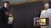 杜锋自曝苦练游戏技巧并与胡明轩单挑开枪游戏 1-2败下阵来
