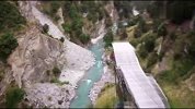 极限-15年-吓尿了！世界最高悬崖蹦极 女子当场被踹下去-专题