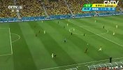 世界杯-14年-小组赛-A组-第3轮-巴西队内马尔前场的球摆脱后射门轻松破门-花絮