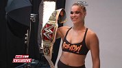WWE-18年-2018夏季狂潮大赛：新科RAW女子冠军隆达罗西拍摄定妆照-花絮