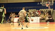 CBA-1415赛季-新鲨鱼休赛期首次亮相 人员不整小负美国大学明星队-新闻