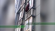 被拍成连续剧的窗帘户主回家了：家中一切安好 全家住在城郊