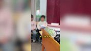 小学老师给交白卷的学生发奖状，暖心鼓励颁奖词看哭网友