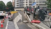 贵阳市区路面突然拱起1米多高 官方：初判系市政管线引起